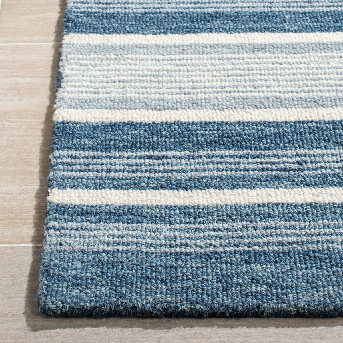 Safavieh Metro Met602M Blue/Ivory Rugs.