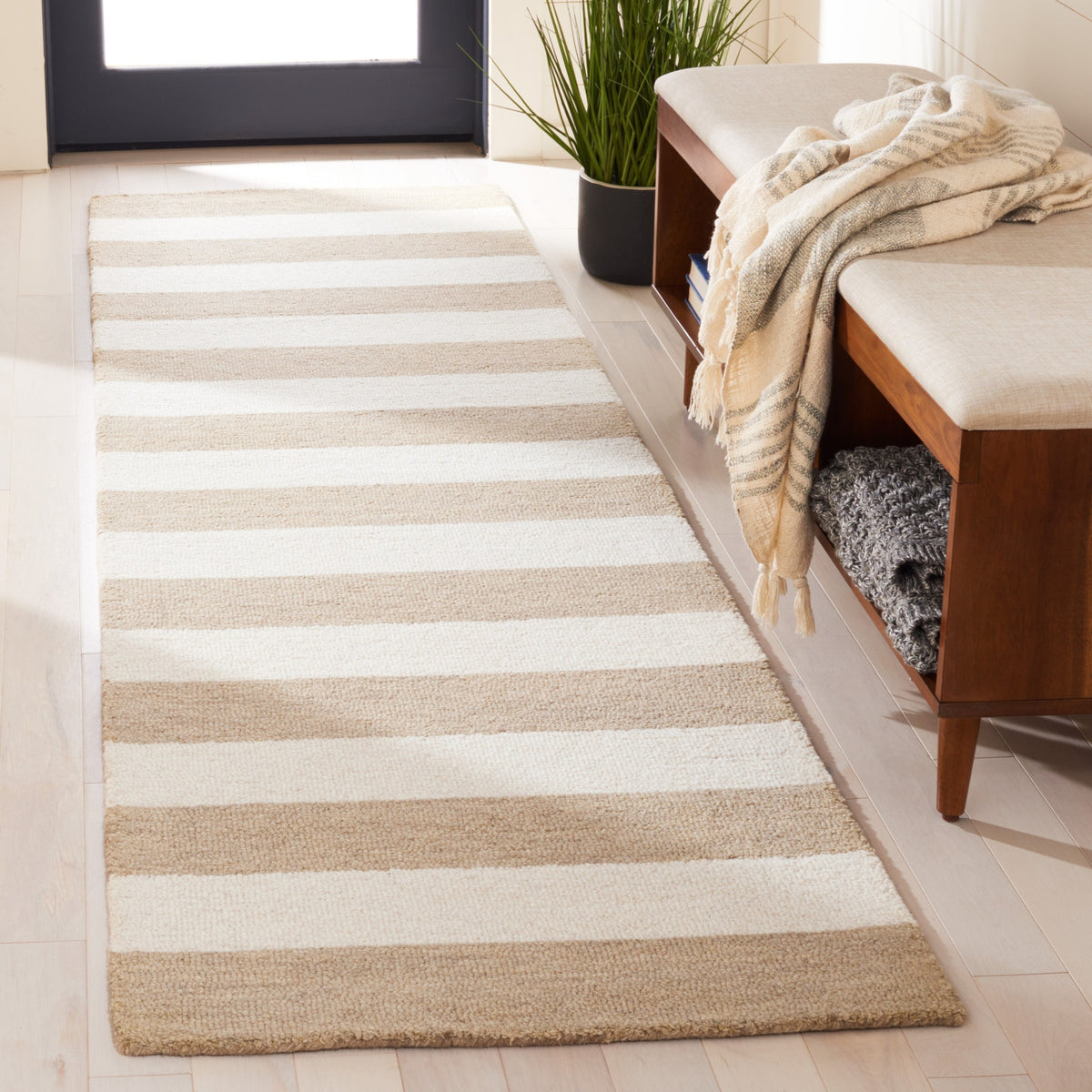 Safavieh Metro Met605T Brown/Ivory Rugs.
