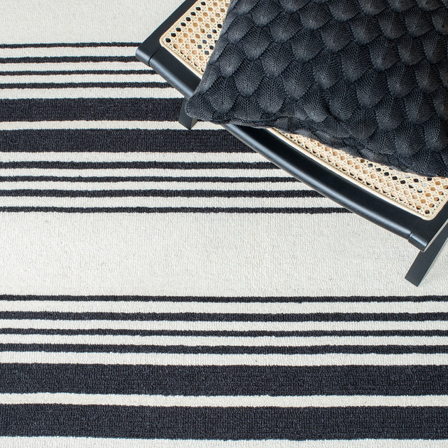 Safavieh Metro Met609A Ivory/Black Rugs.