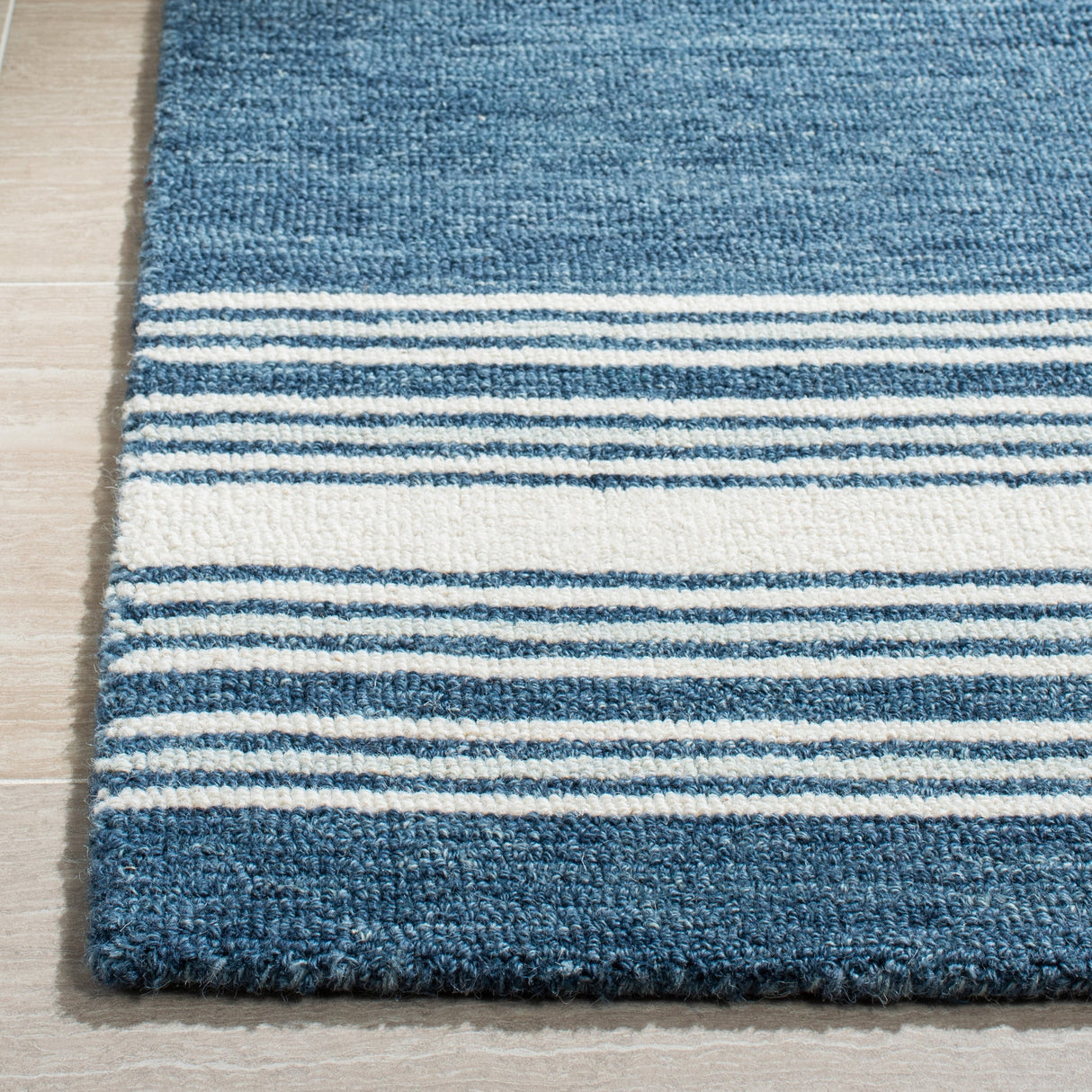 Safavieh Metro Met610M Blue/Ivory Rugs.