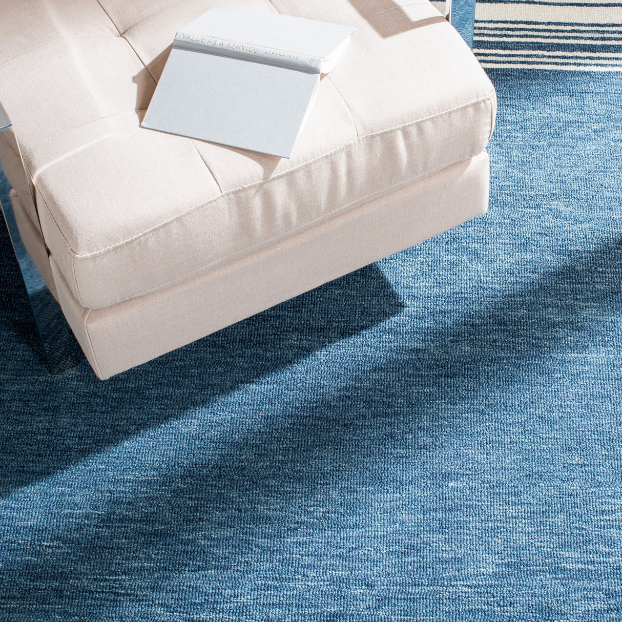 Safavieh Metro Met610M Blue/Ivory Rugs.