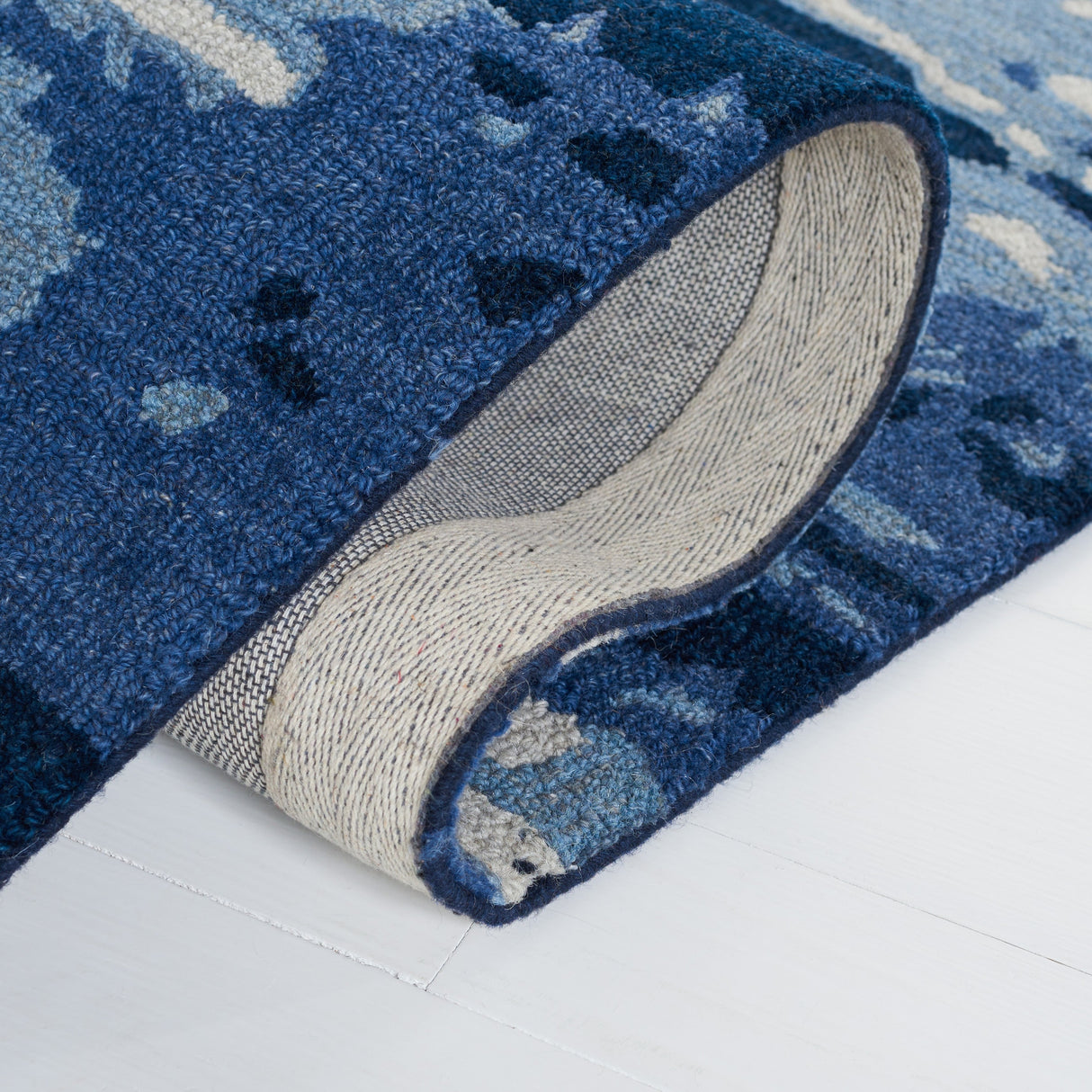 Safavieh Metro Met650M Blue/Ivory Rug.
