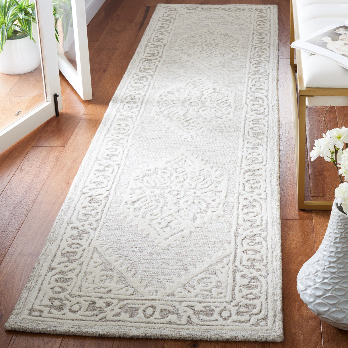 Safavieh Metro Met706F Ivory/Grey Rug.