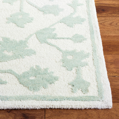 Safavieh Metro Met707Y Ivory/Light Green Rug.