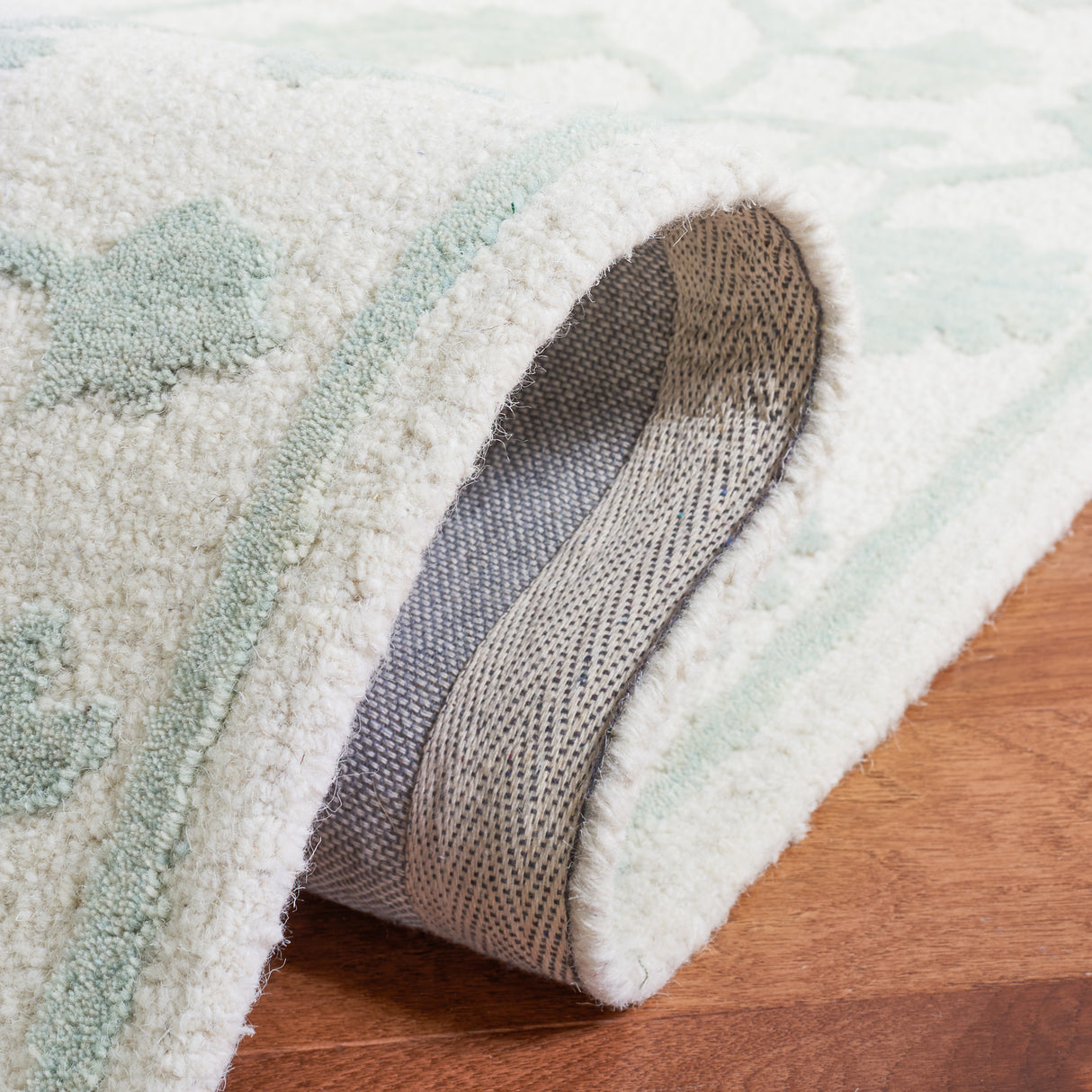 Safavieh Metro Met707Y Ivory/Light Green Rug.