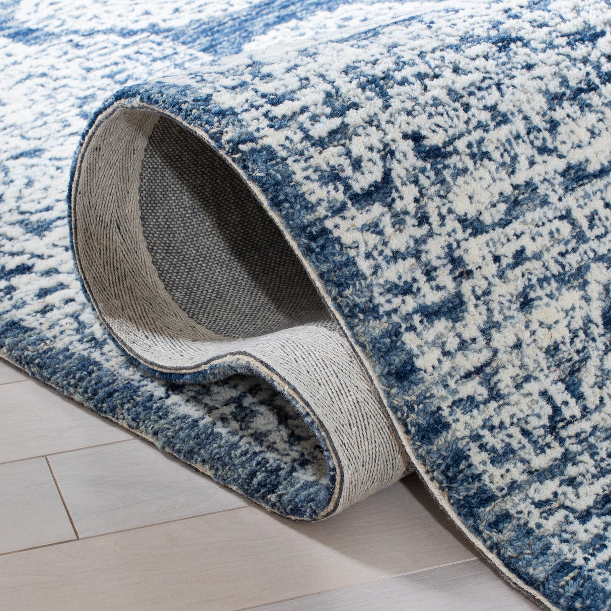 Safavieh Metro Met803M Natural/Blue Rugs.