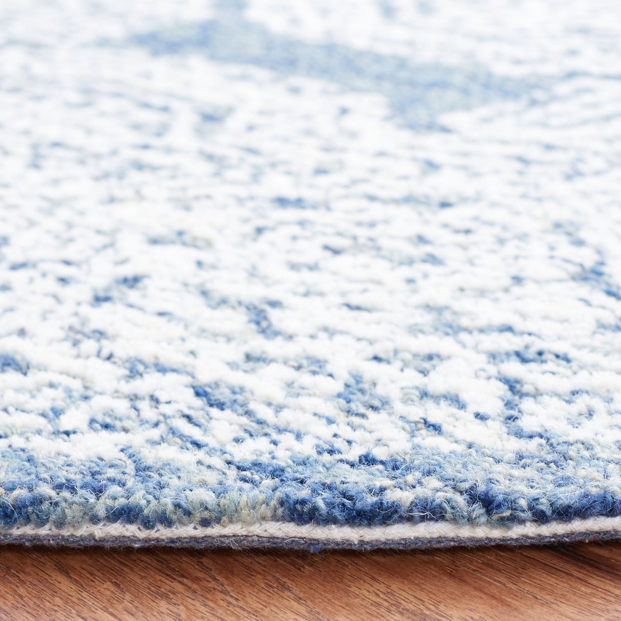 Safavieh Metro Met803M Natural/Blue Rugs.