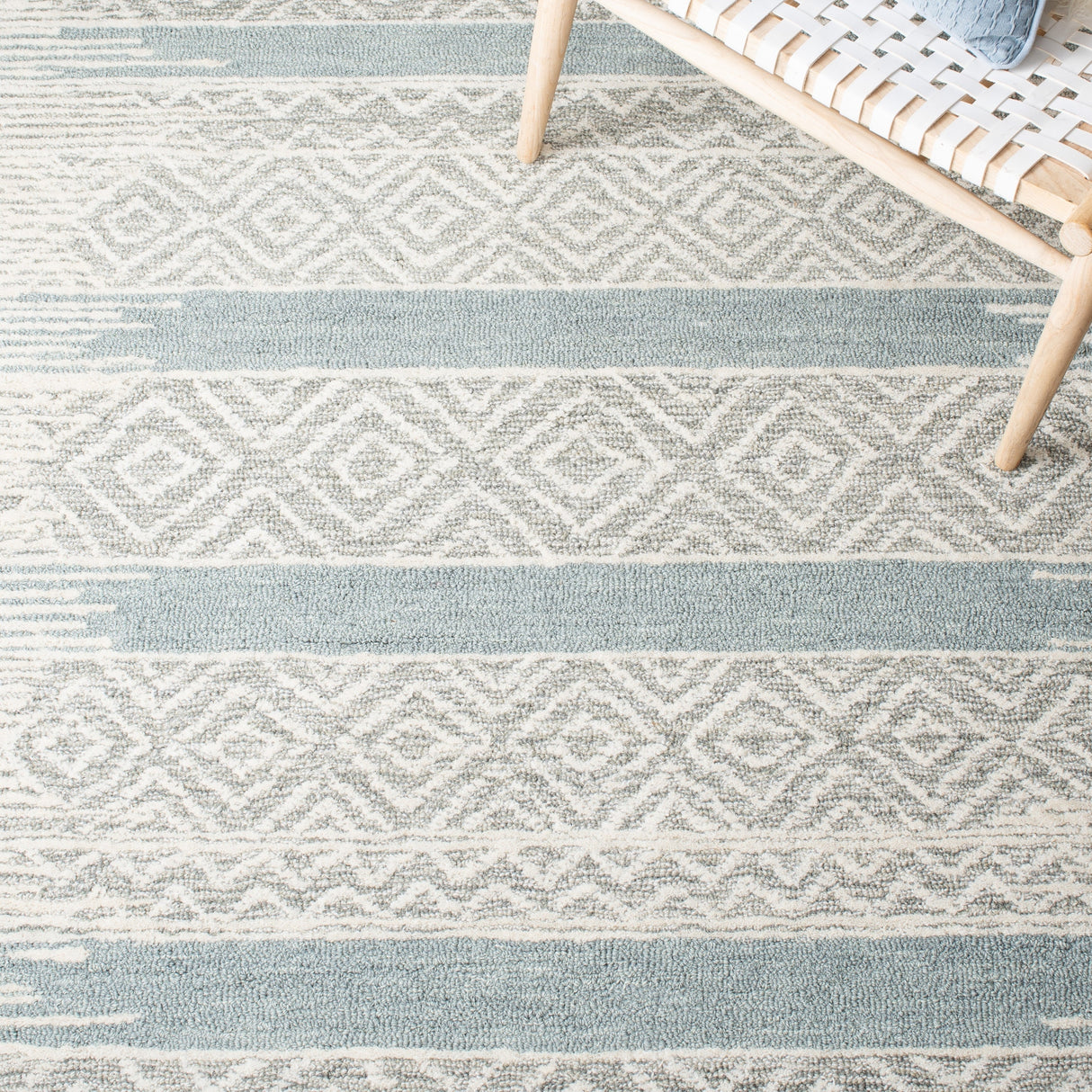 Safavieh Metro Met804F Natural/Light Grey Rugs.