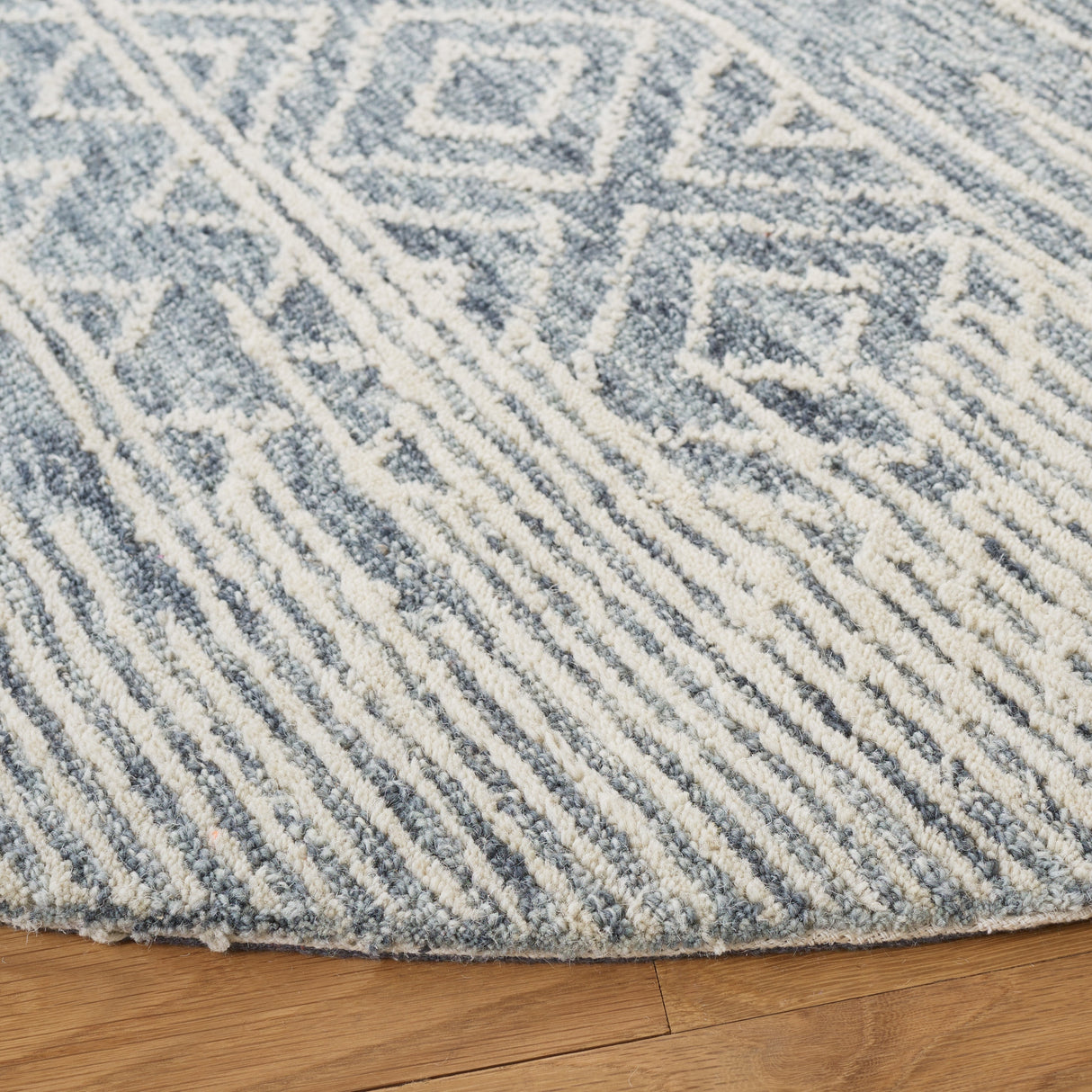 Safavieh Metro Met804M Natural/Blue Rugs.