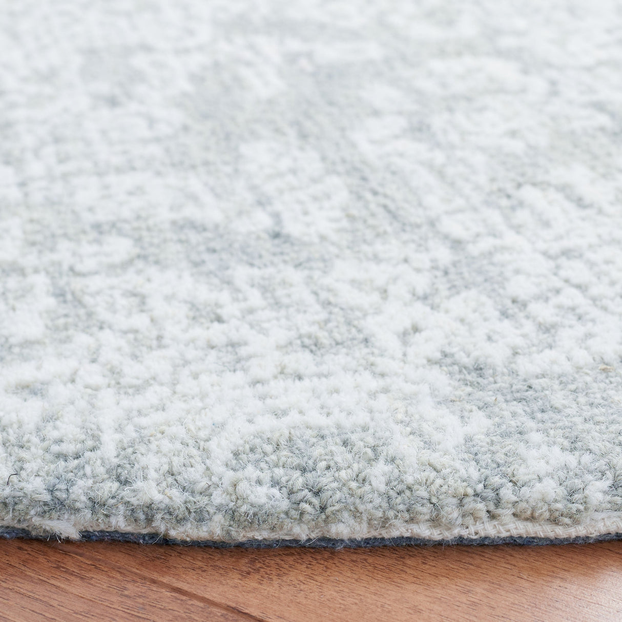 Safavieh Metro Met805F Light Grey Rugs.