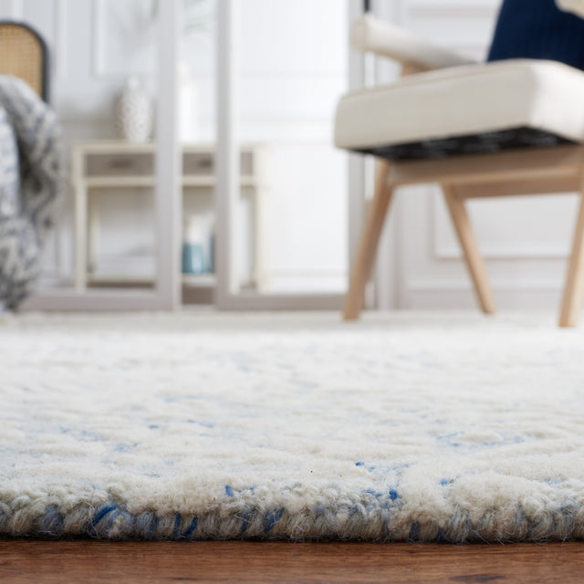 Safavieh Metro Met850M Blue/Ivory Rug.