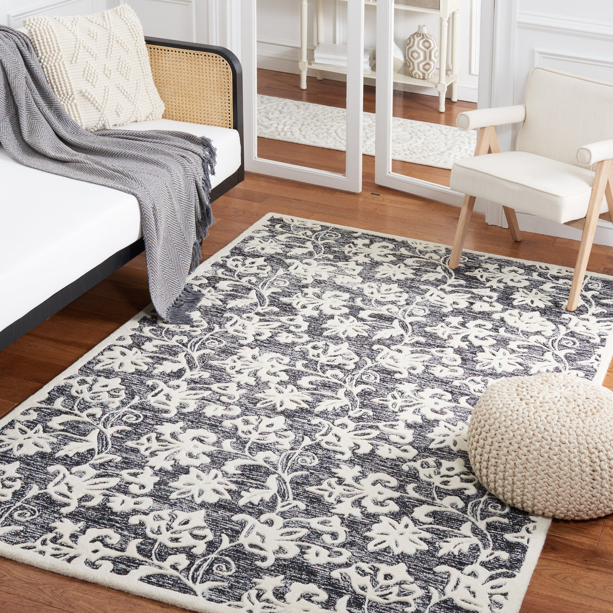 Safavieh Metro Met853Z Black/Ivory Rug.