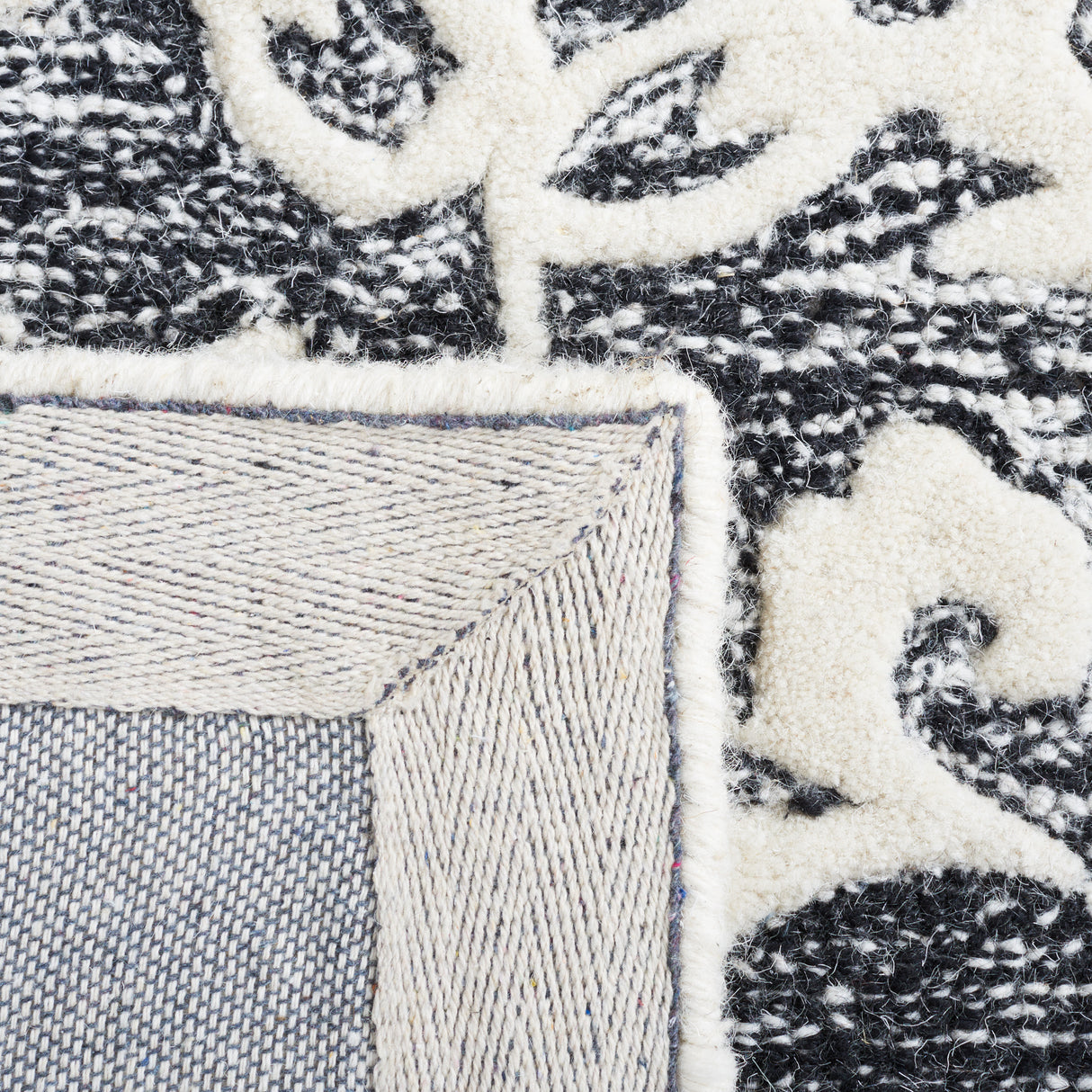 Safavieh Metro Met853Z Black/Ivory Rug.