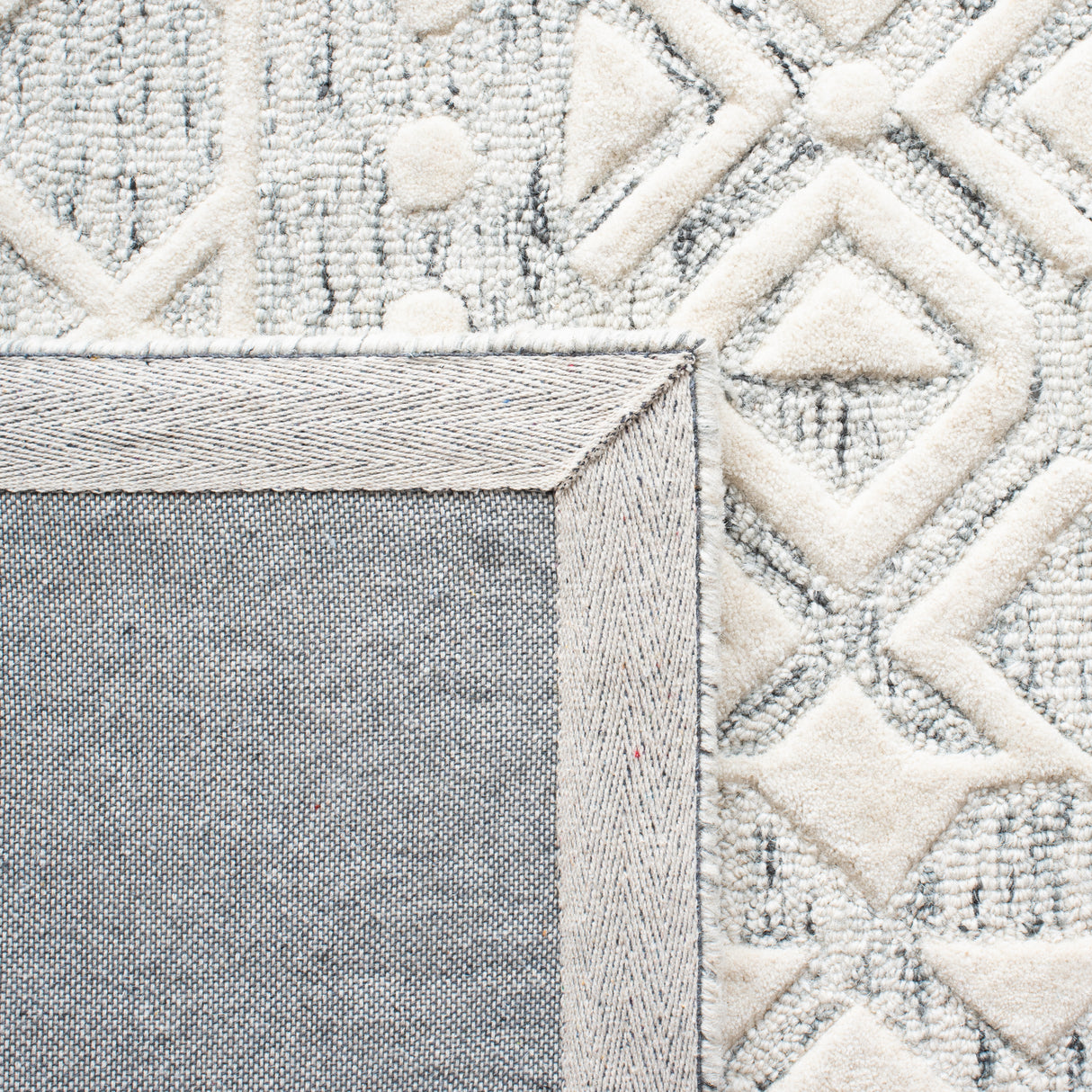 Safavieh Metro Met855F Silver/Ivory Rug.