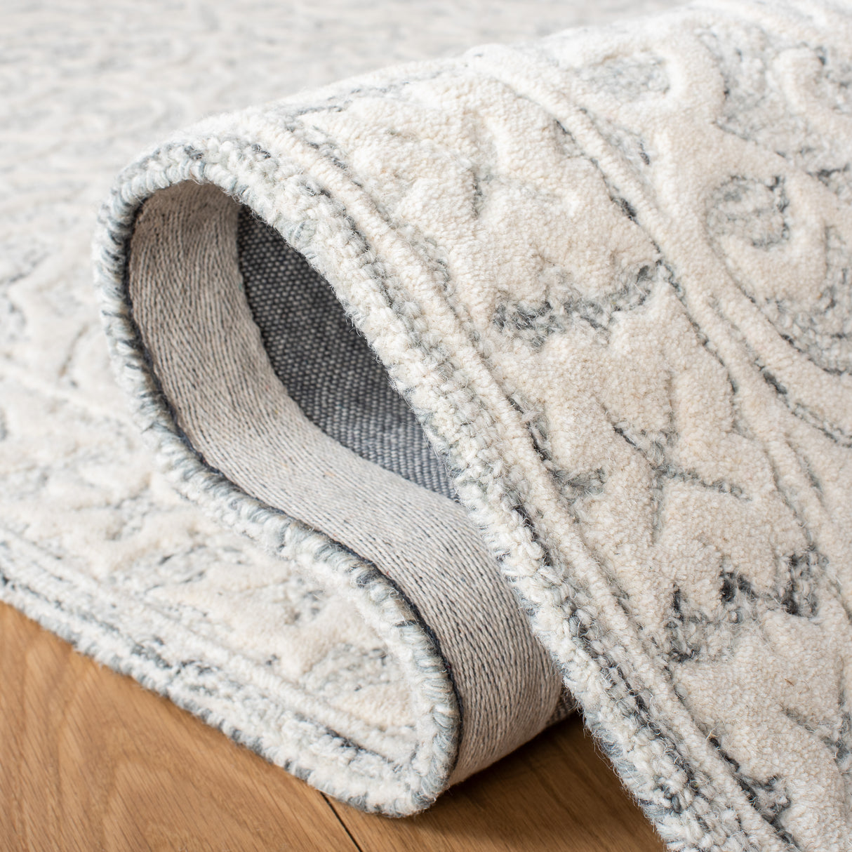 Safavieh Metro Met857F Silver/Ivory Rug.