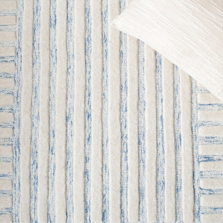 Safavieh Metro Met858M Blue/Ivory Rug.