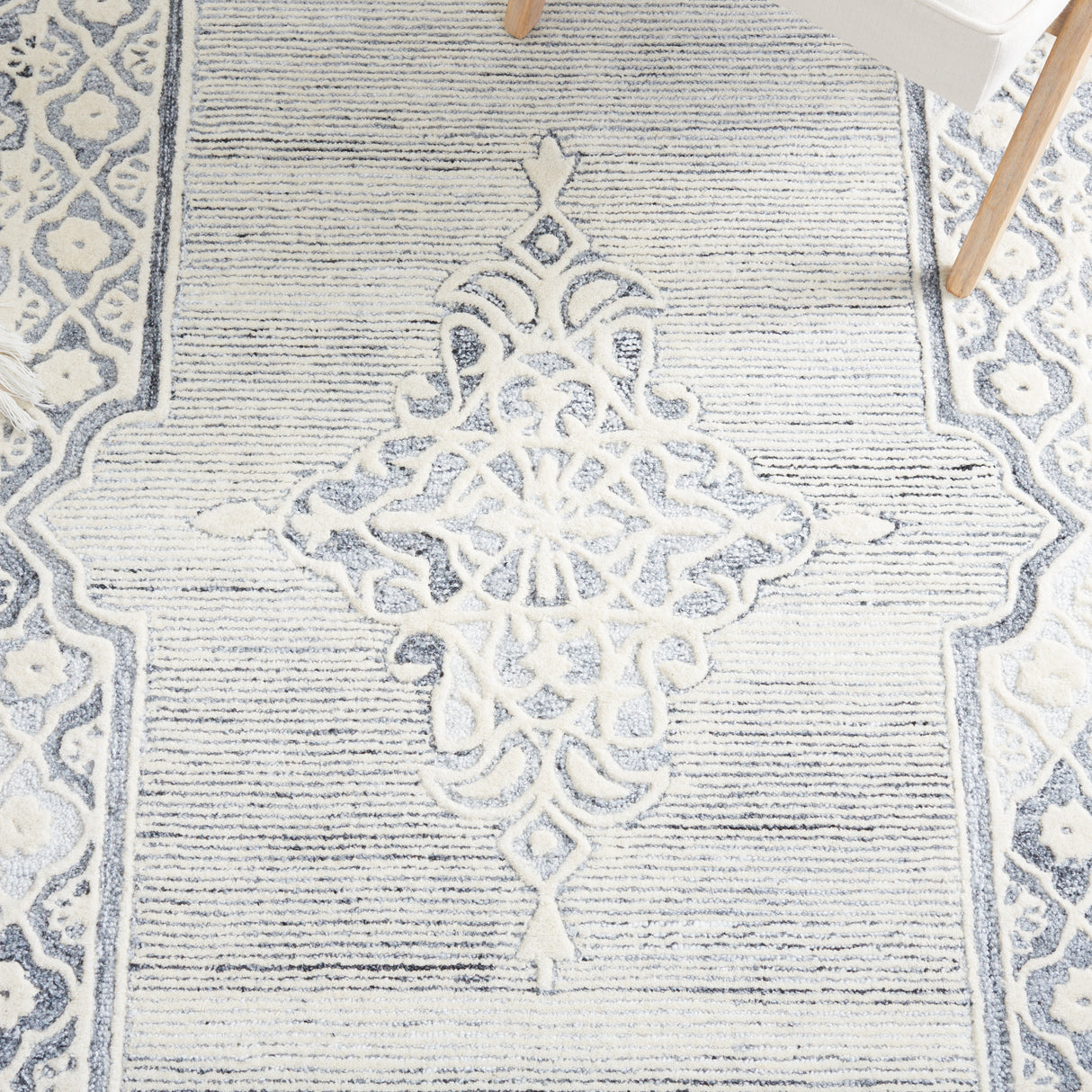 Safavieh Metro Met861F Grey/Ivory Rug.