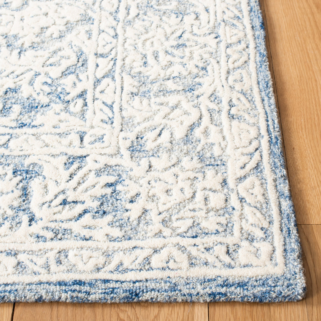 Safavieh Metro Met864M Blue/Ivory Rug.