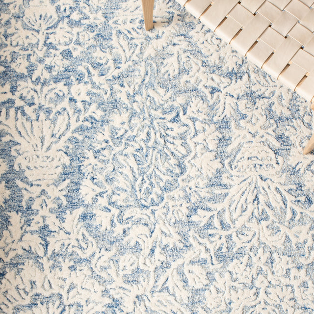 Safavieh Metro Met864M Blue/Ivory Rug.