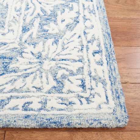Safavieh Metro Met865M Blue/Ivory Rug.