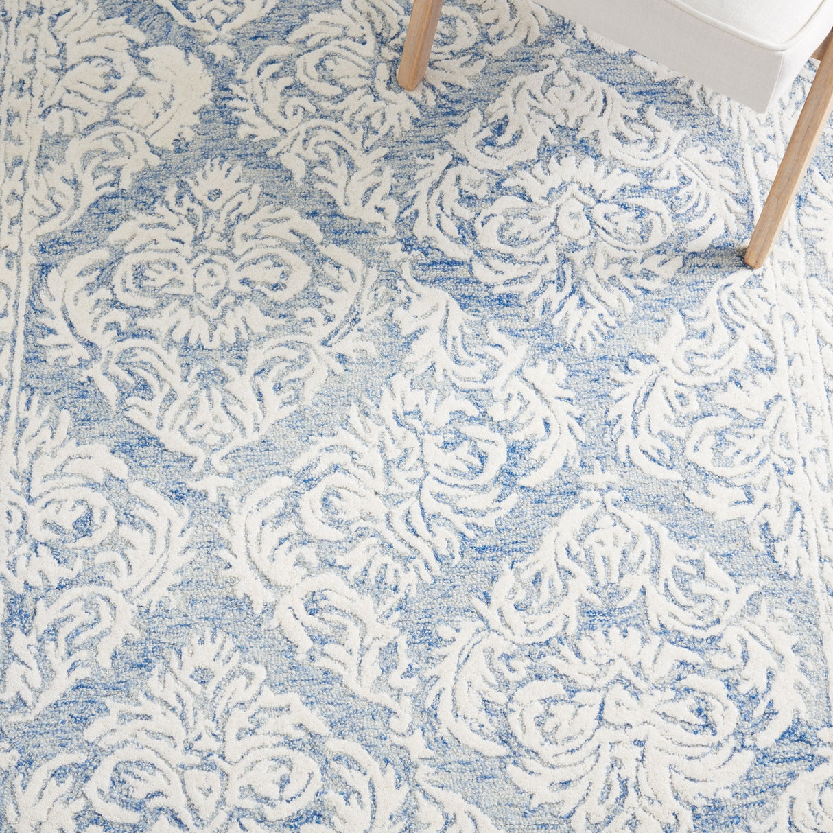 Safavieh Metro Met865M Blue/Ivory Rug.