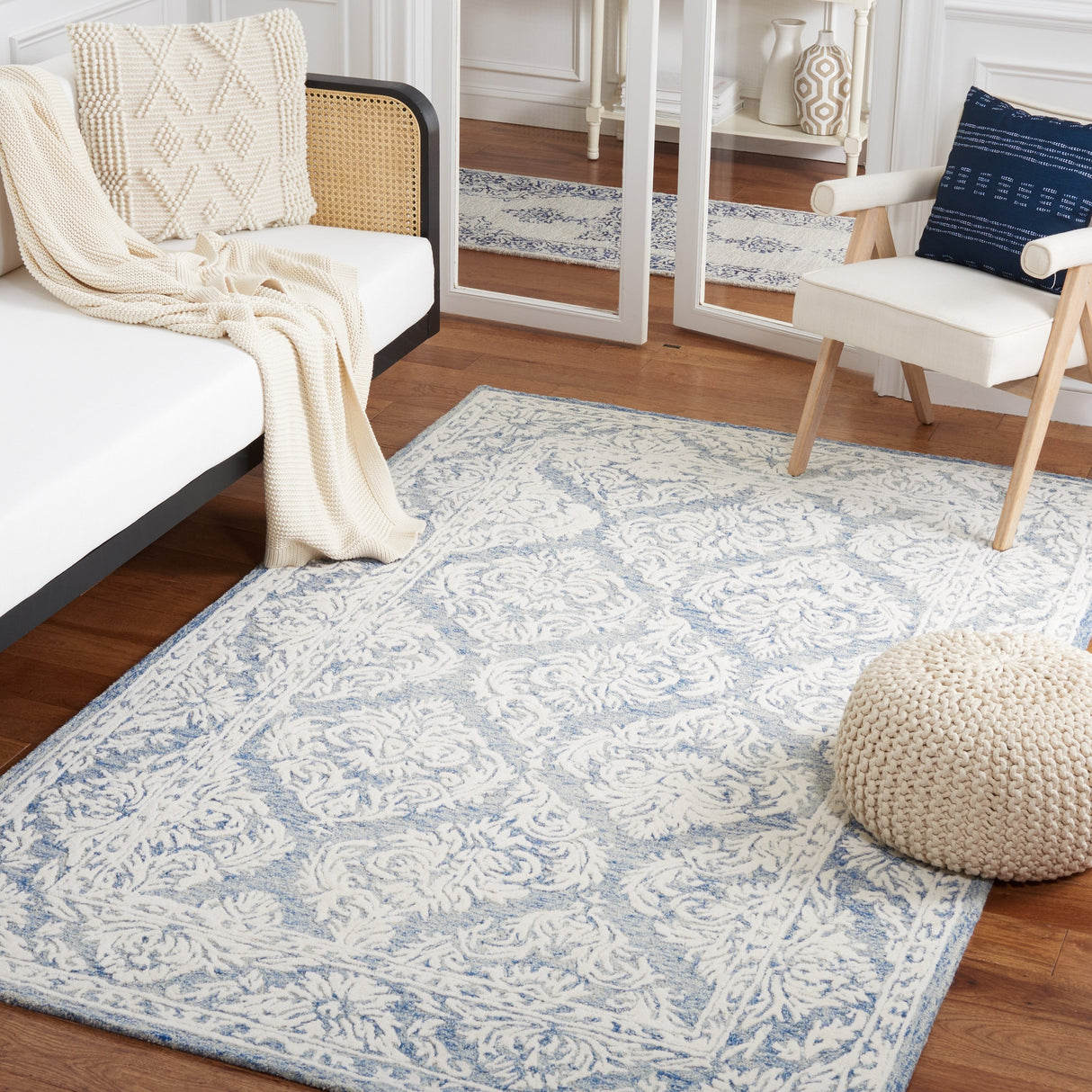 Safavieh Metro Met865M Blue/Ivory Rug.