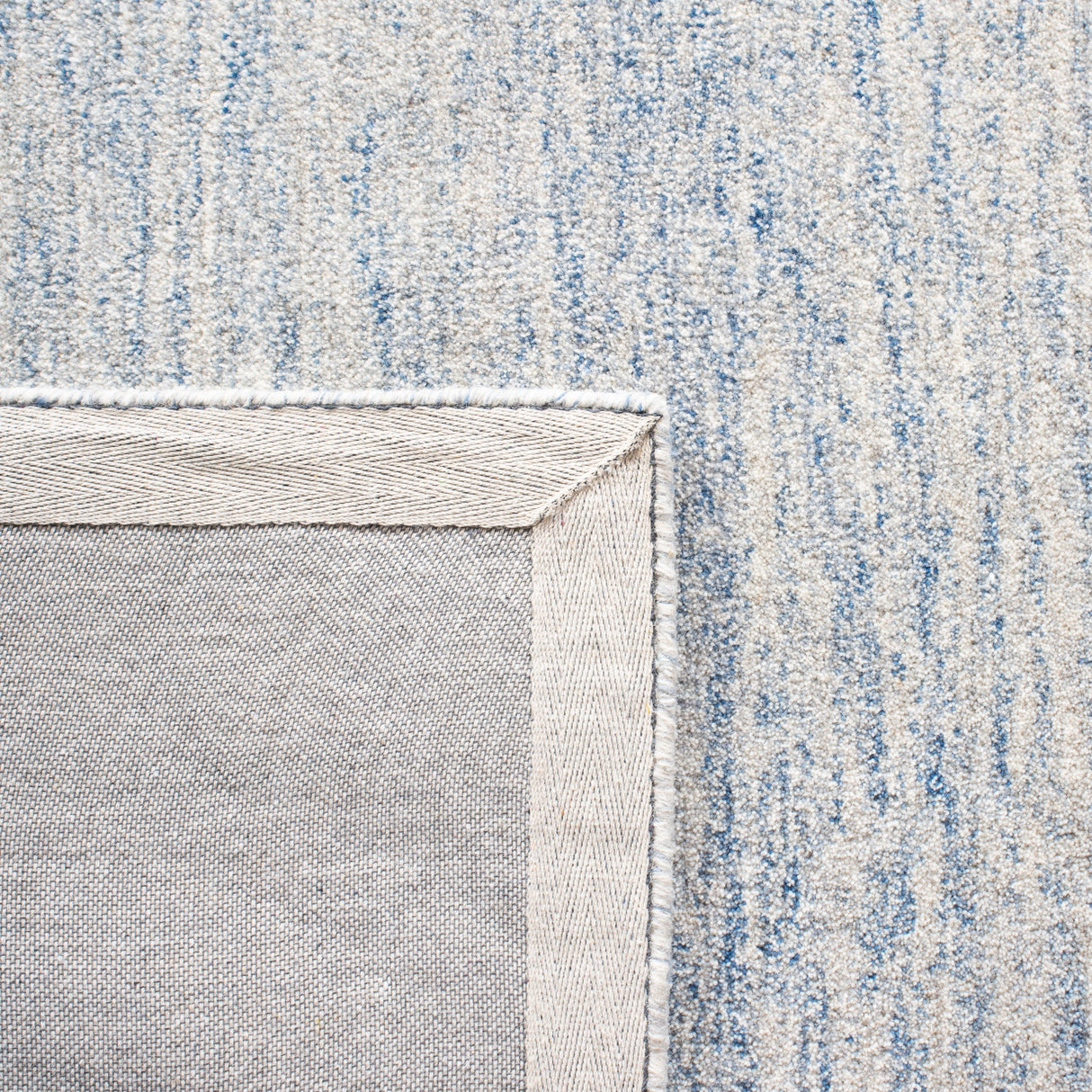 Safavieh Metro Met867M Blue/Ivory Rug.