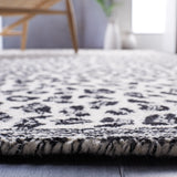 Safavieh Metro Met868Z Black/Ivory Rug.
