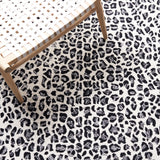 Safavieh Metro Met868Z Black/Ivory Rug.