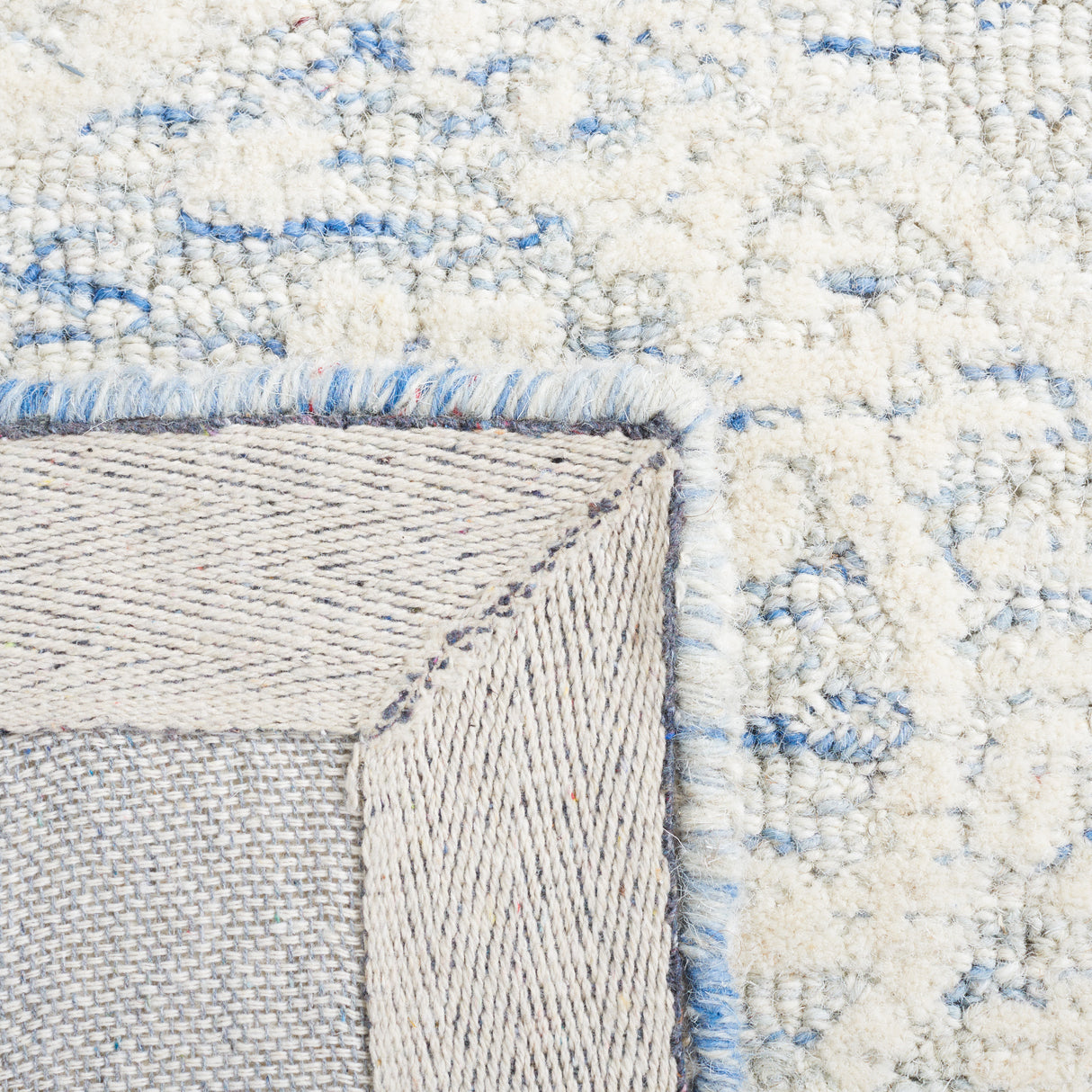 Safavieh Metro Met871M Blue/Ivory Rug.