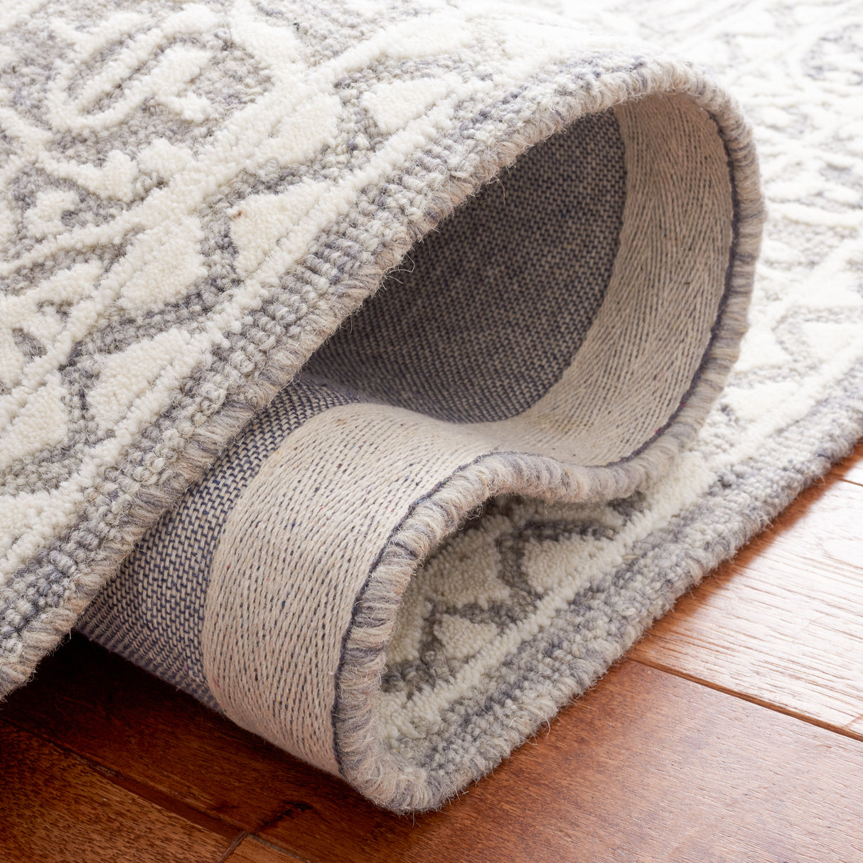 Safavieh Metro Met903H Dark Grey/Ivory Rug.