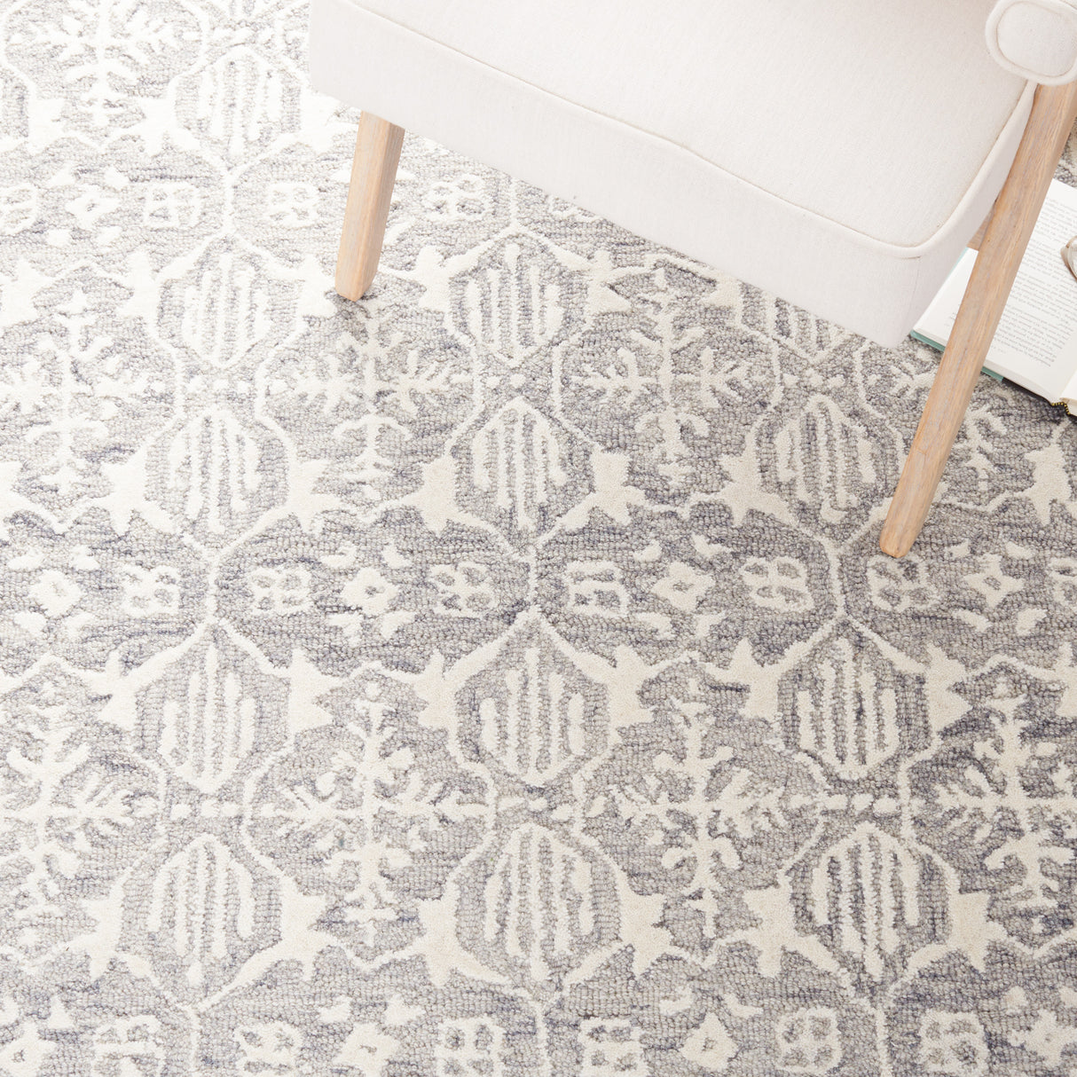 Safavieh Metro Met903H Dark Grey/Ivory Rug.