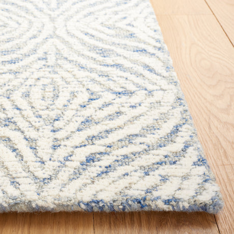 Safavieh Metro Met904M Blue/Ivory Rug.