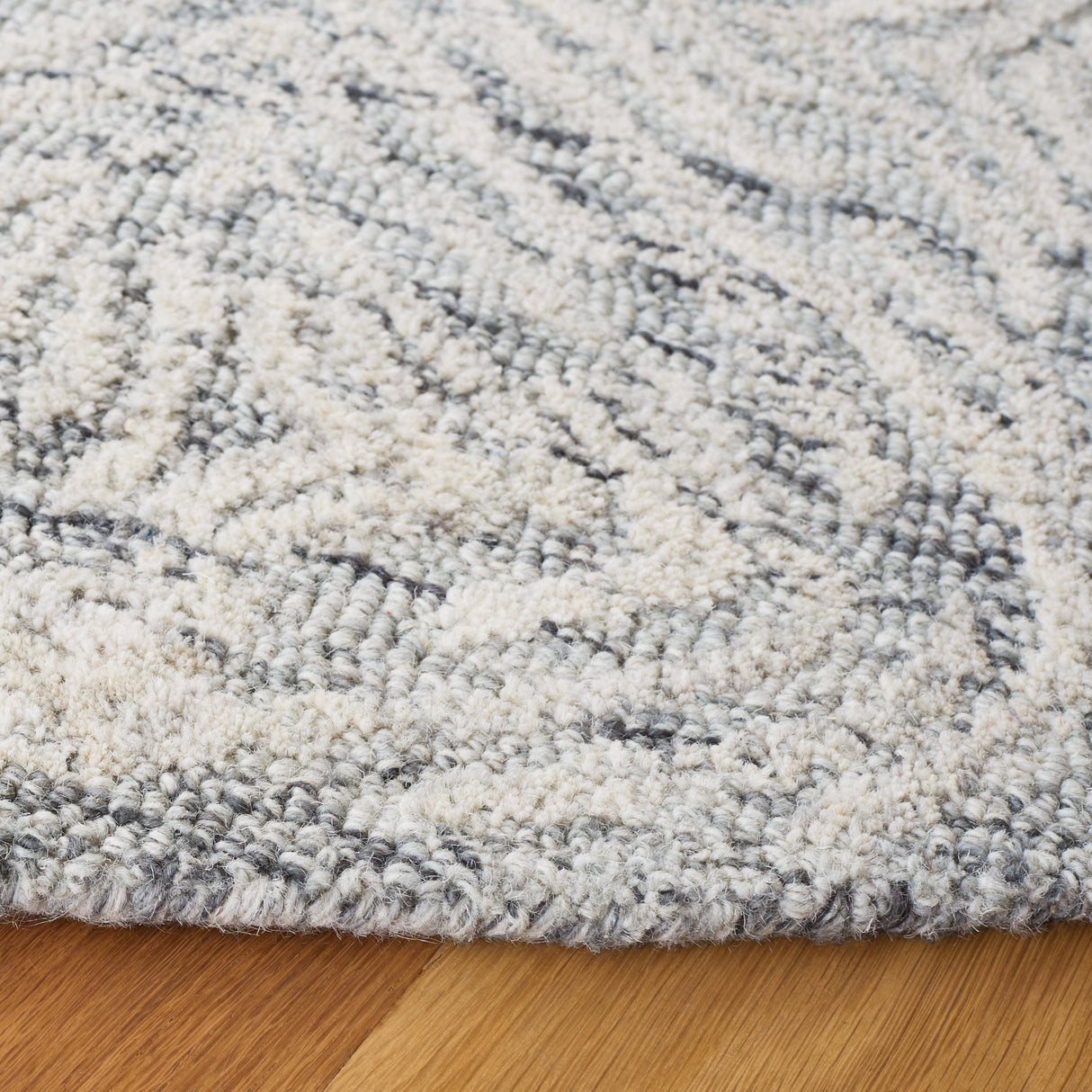 Safavieh Metro Met905F Grey/Ivory Rug.