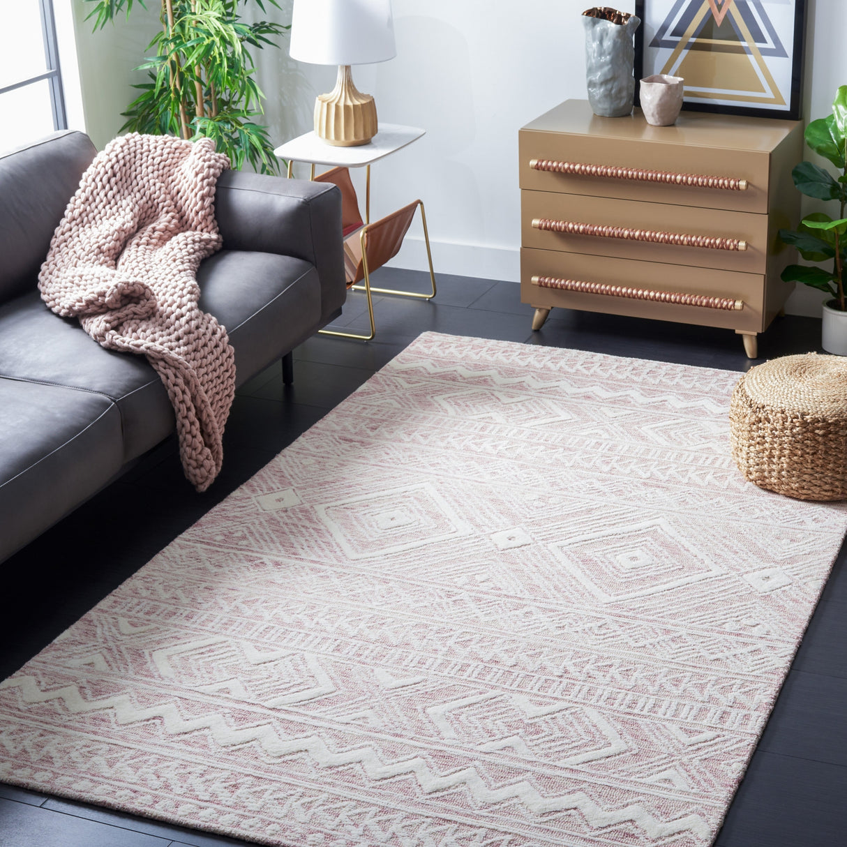 Safavieh Metro Met906U Dark Pink/Ivory Rug.