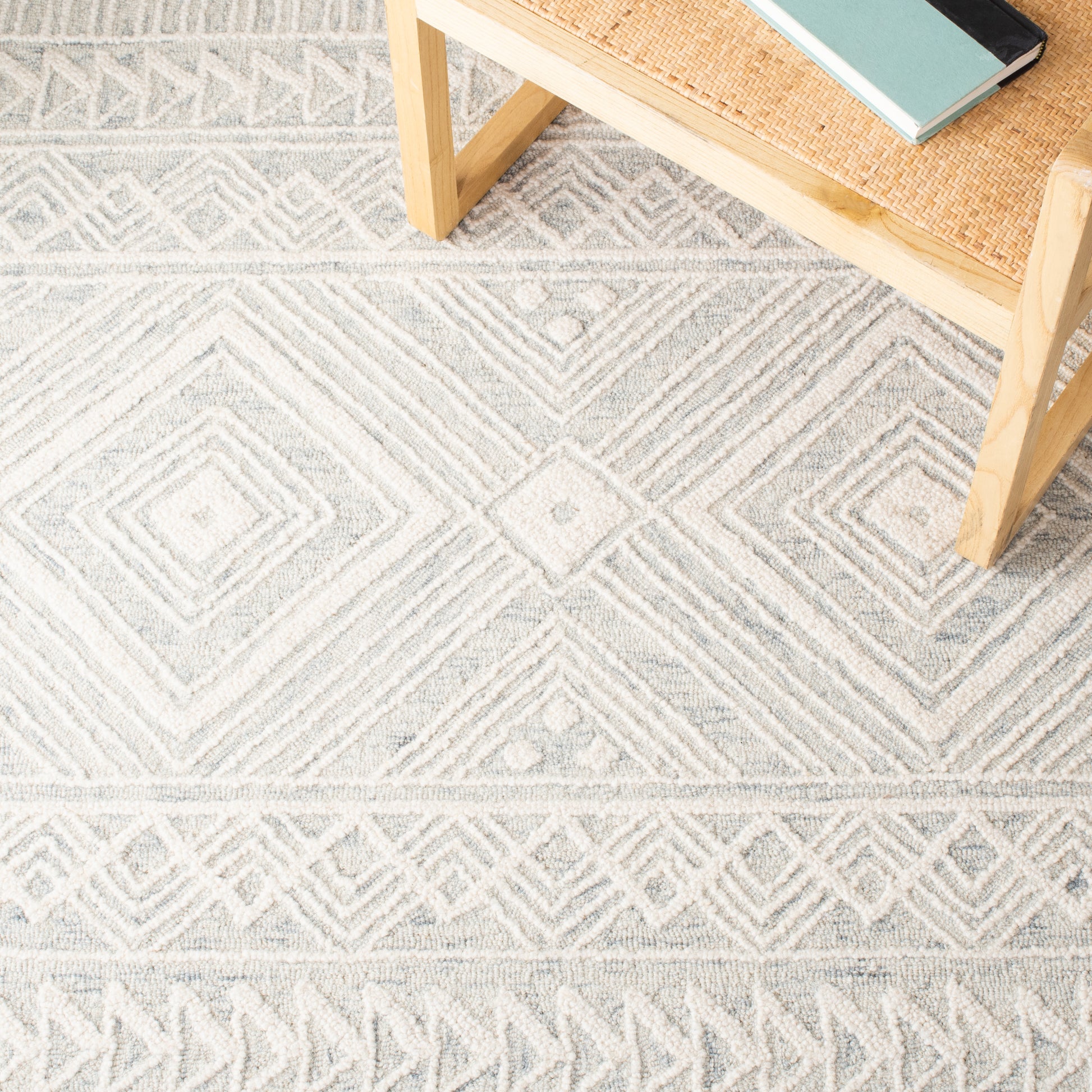 Safavieh Metro Met908F Light Grey/Ivory Area Rug