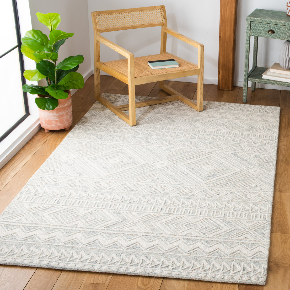 Safavieh Metro Met908F Light Grey/Ivory Rug.