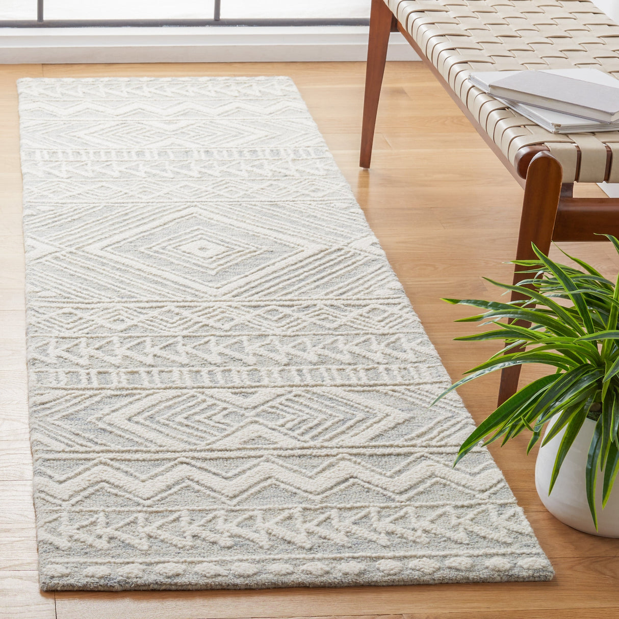Safavieh Metro Met908G Grey/Ivory Rug.