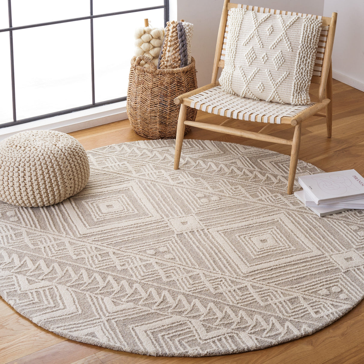 Safavieh Metro Met908G Grey/Ivory Rug.