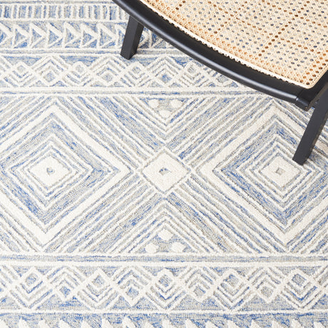 Safavieh Metro Met908M Blue/Ivory Rug.