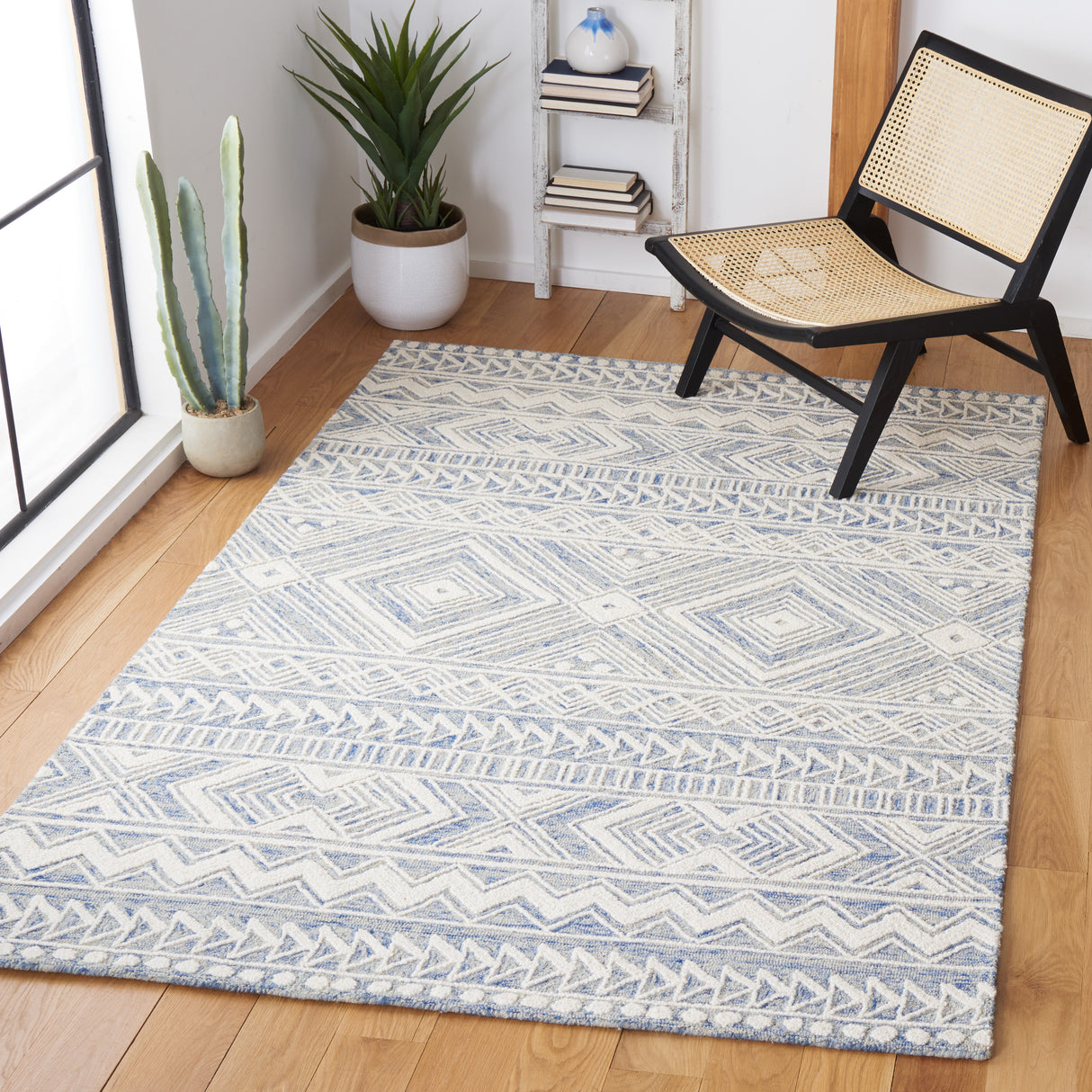 Safavieh Metro Met908M Blue/Ivory Rug.