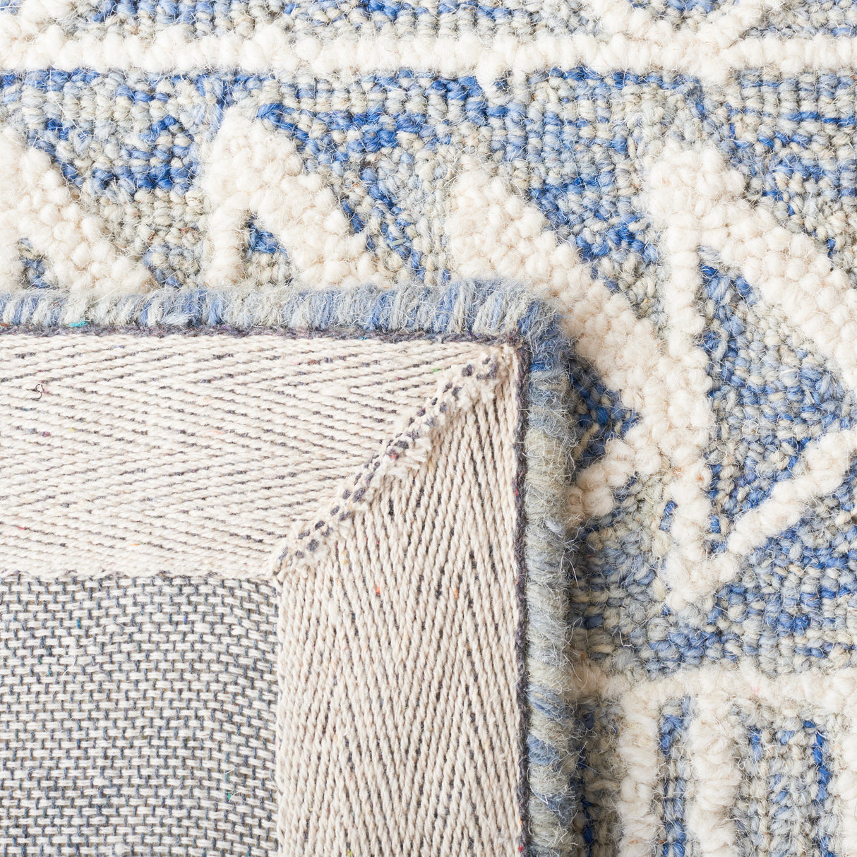 Safavieh Metro Met908M Blue/Ivory Rug.