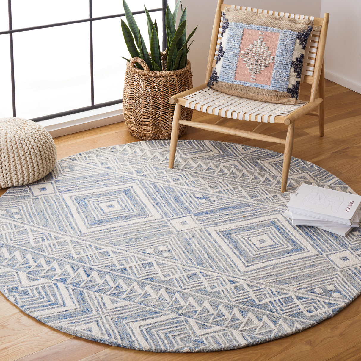 Safavieh Metro Met908M Blue/Ivory Rug.