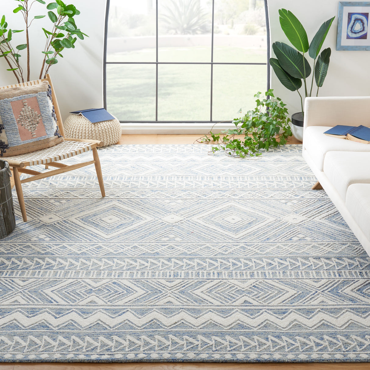 Safavieh Metro Met908M Blue/Ivory Rug.