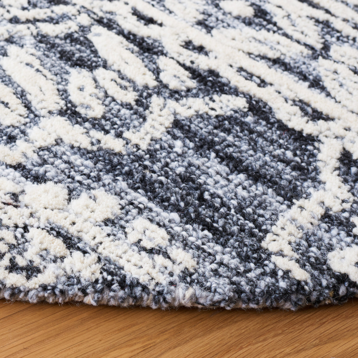 Safavieh Metro Met910F Grey/Ivory Rug.