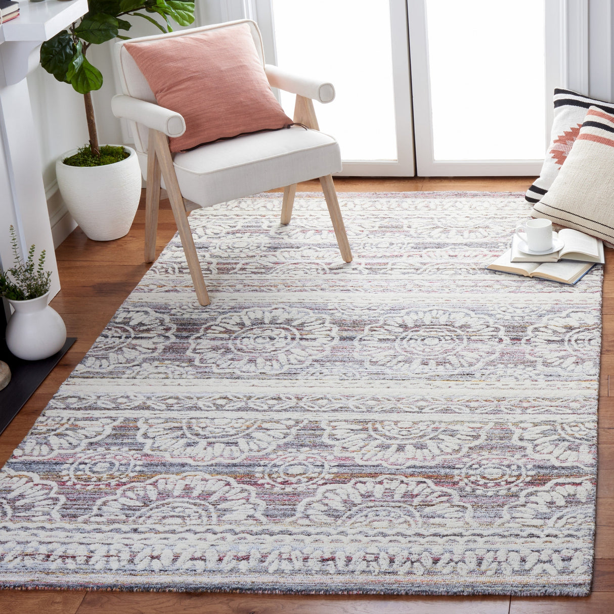 Safavieh Metro Met910Q Red/Ivory Rug.
