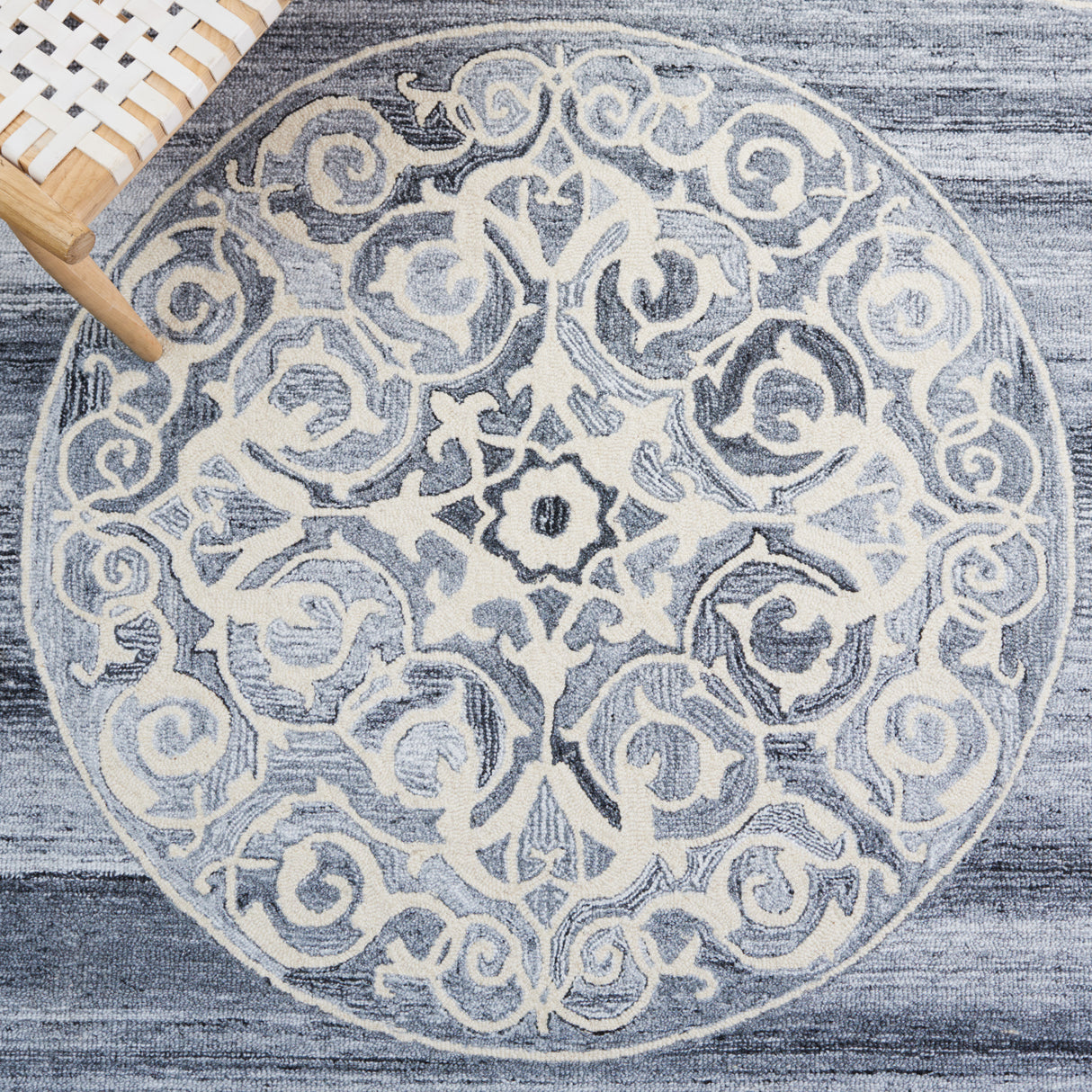 Safavieh Metro Met983F Grey/Ivory Rug.