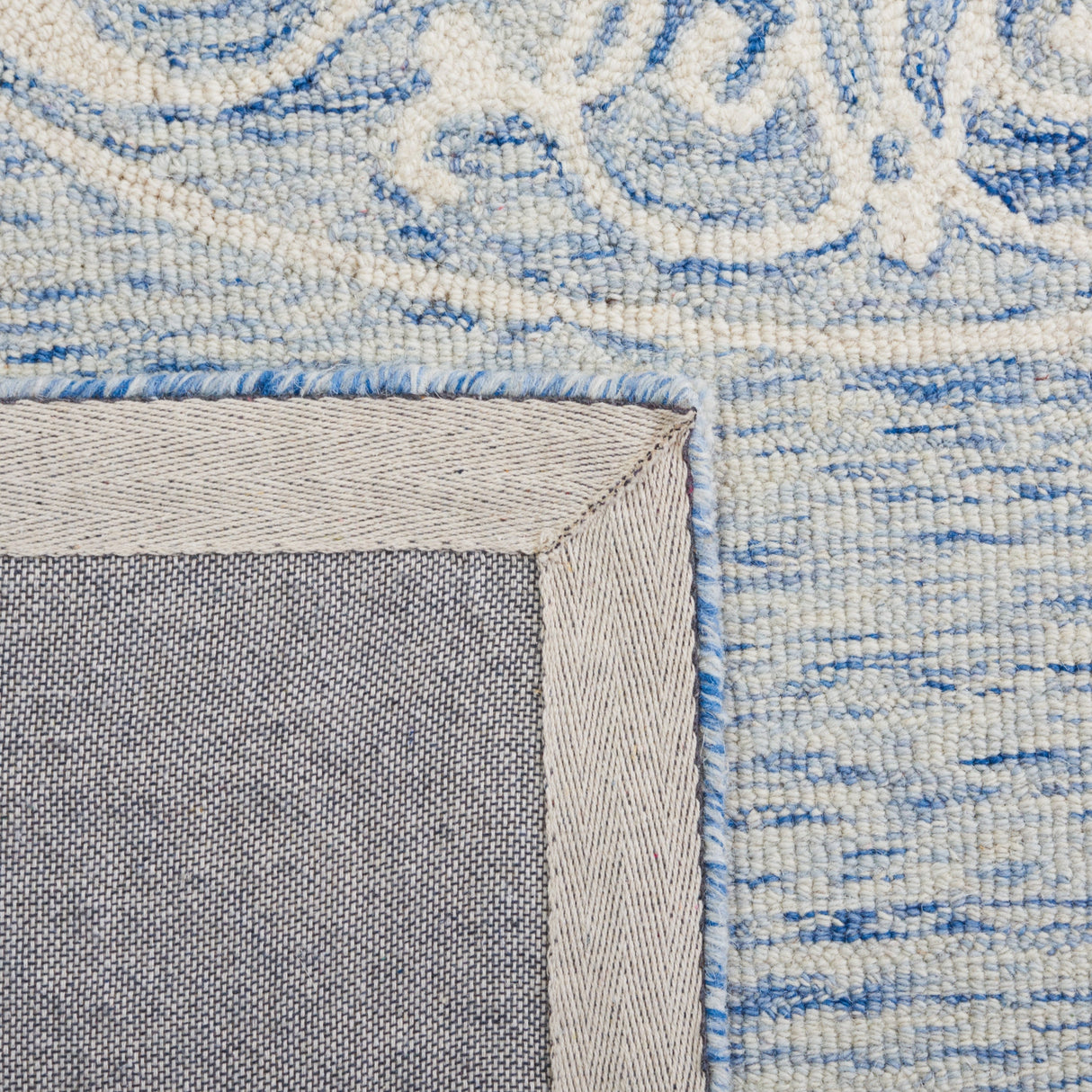 Safavieh Metro Met983M Blue/Ivory Rug.