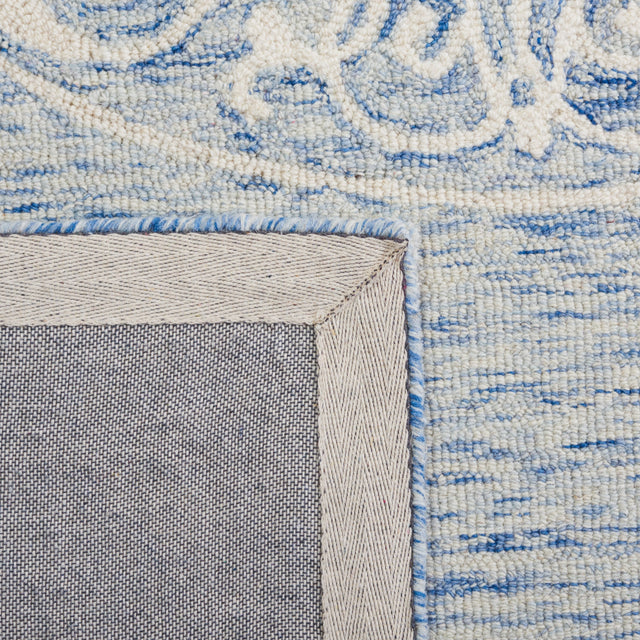 Safavieh Metro Met983M Blue/Ivory Rug.