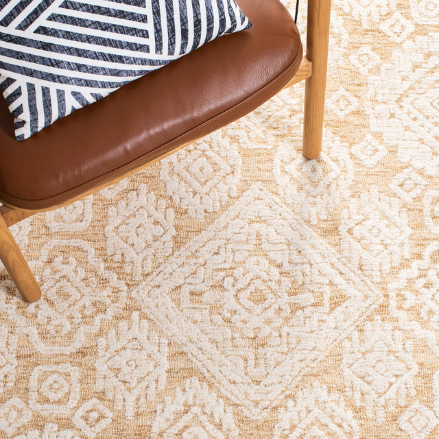 Safavieh Metro Met987D Gold/Ivory Rugs.